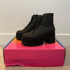 Current Mood Raven boots